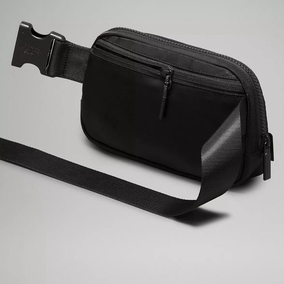 ⭐️NWT⭐️ Lululemon Everywhere Belt Bag 1L - Picture 3 of 6